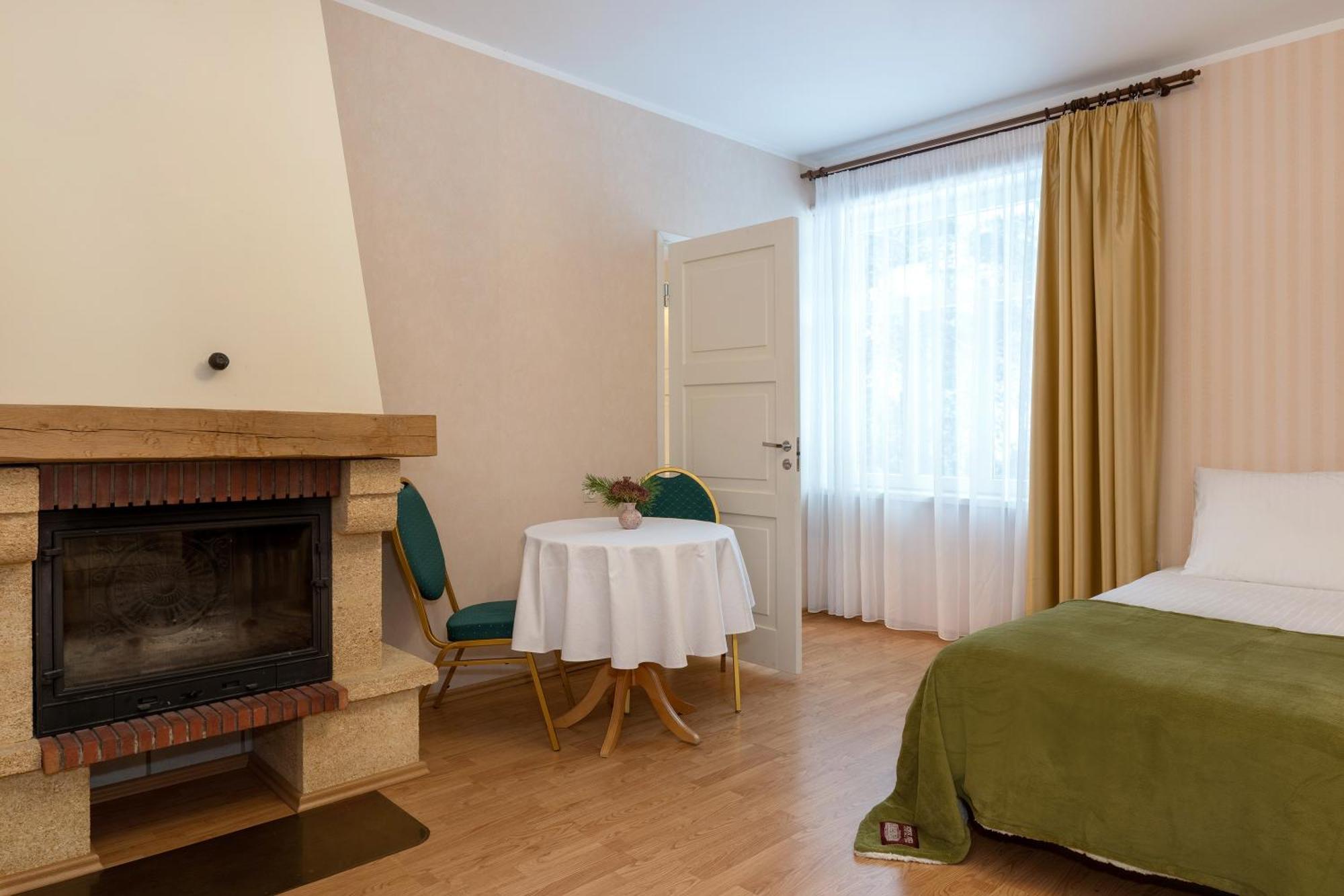 Verevi Motel Елва Стая снимка